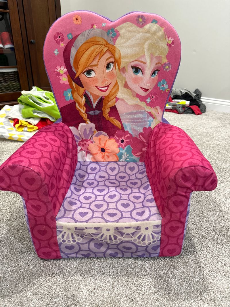 Frozen chair  Figures and Animals