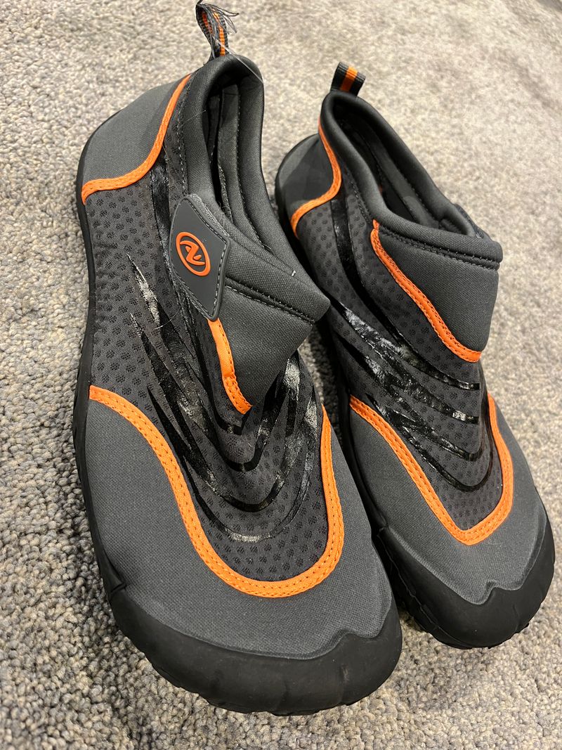 Water/Swim shoes, 9/10, dark grey, orange, EUC  9 (Adult)