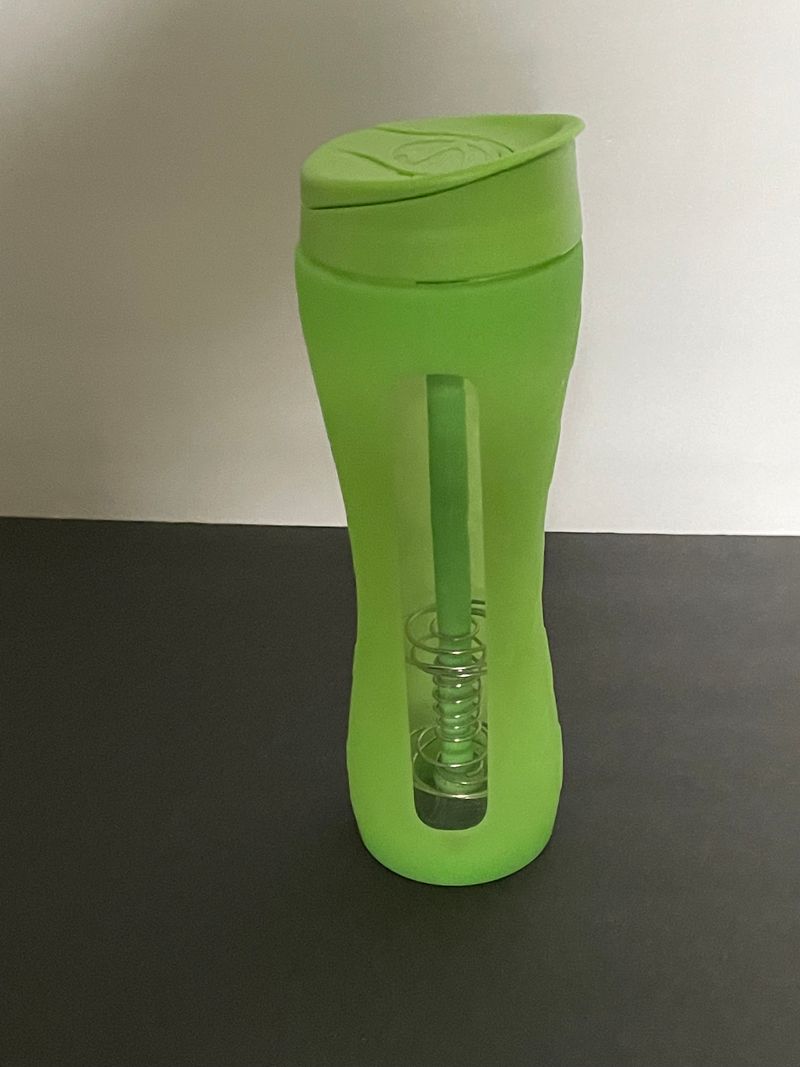 NWOT - Shakeology - glass shaker bottle