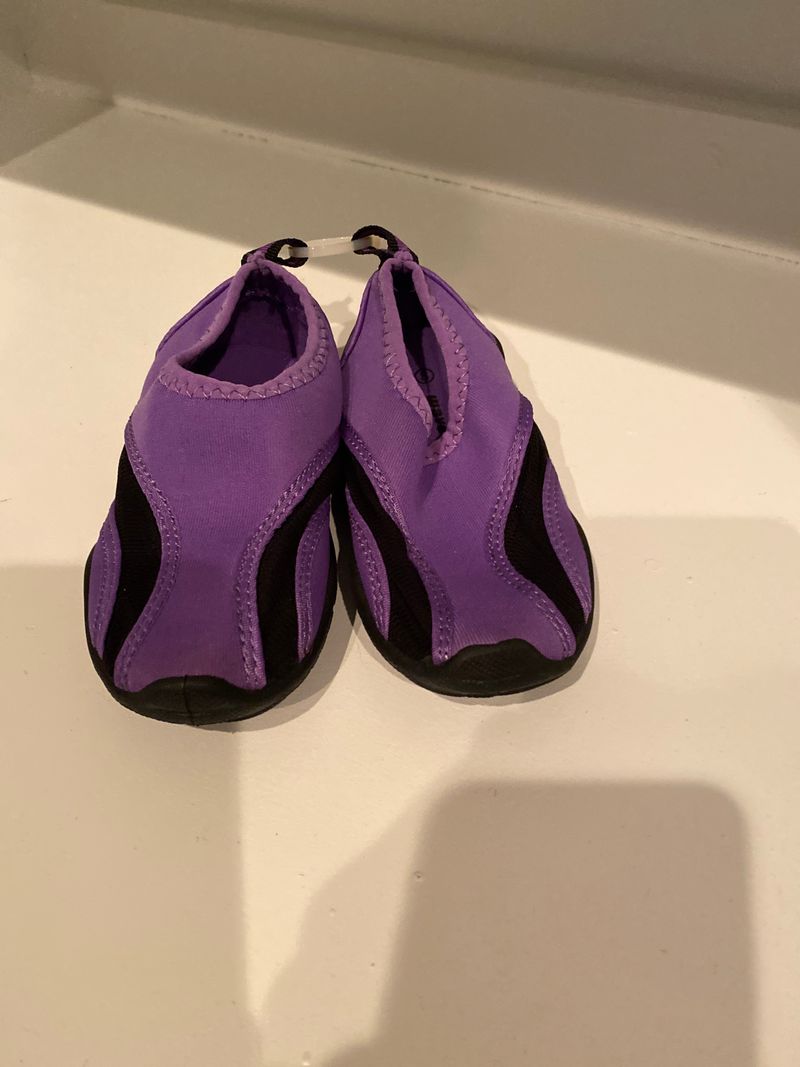 Wave zone Purple swim shoes NWOT 8 (Toddler)