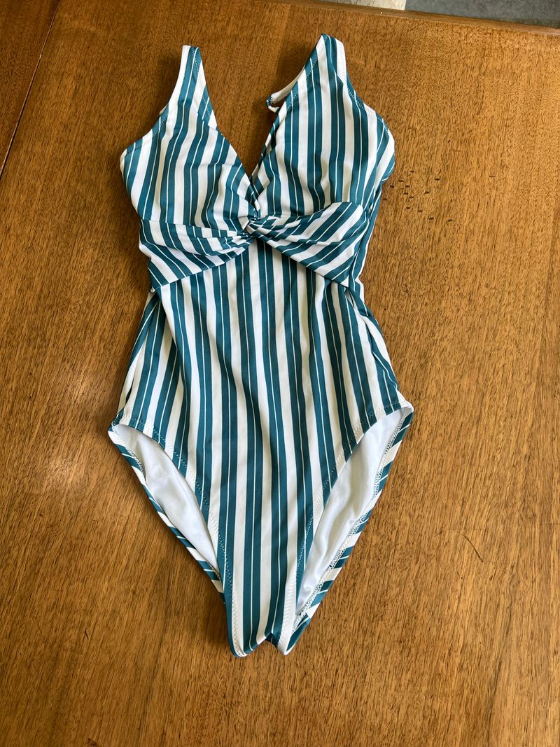 Old Navy one piece swimsuit Back comes up high, modest style and fit SMR Women's - XS