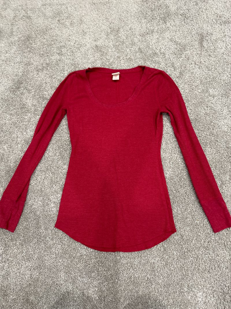 Mossimo red thermal top  Women's - L