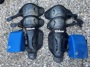 Wilson catchers leg guards with pads
