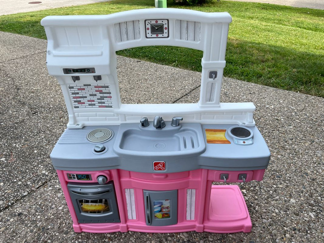 Step 2 pink kitchen with dishes  Pretend Toy