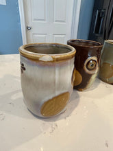 Load image into Gallery viewer, Set of 4 owl mugs Small manufacture error in white mug, spot is secure and glazed
