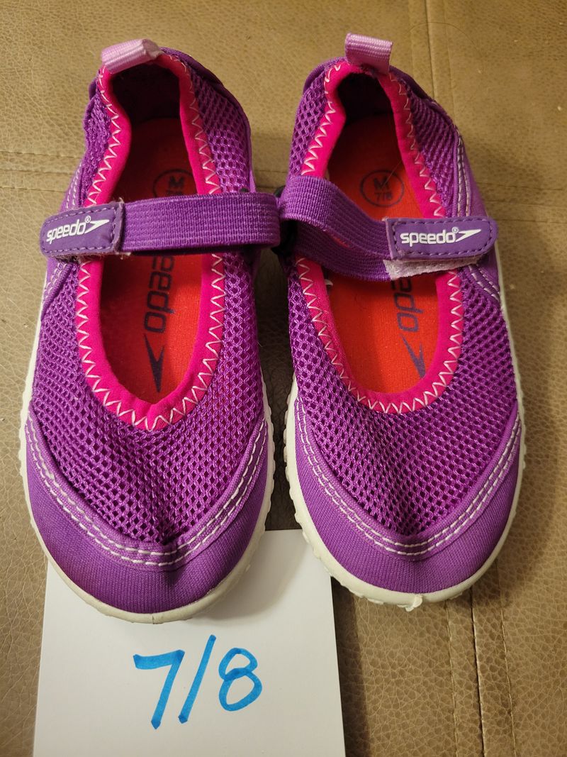 Speedo size 7 / 8 Purple water shoes 7 (Toddler)