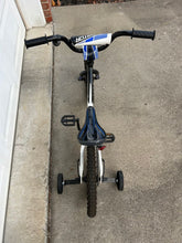 Load image into Gallery viewer, Giant Animator Sixteen inch bike with training wheels Outdoor
