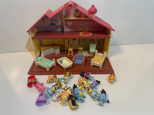 Bluey Hous, furniture  & all characters  Dolls and Accessories