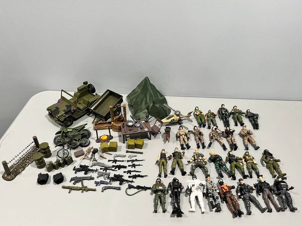 Military figures and props Would make great gift 26 figurines, supplies, ammunition- see pic for all included Figures and Animals