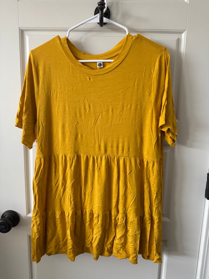 - Mustard yellow spandex top Women's Large 12-14