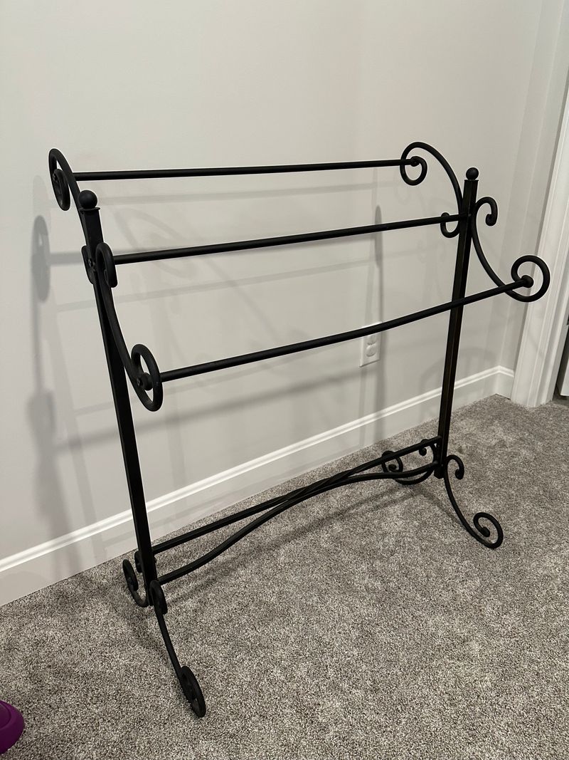 Unknown Black Metal Blanket Rack