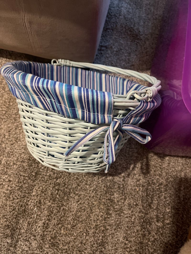 Easter basket Blue and white