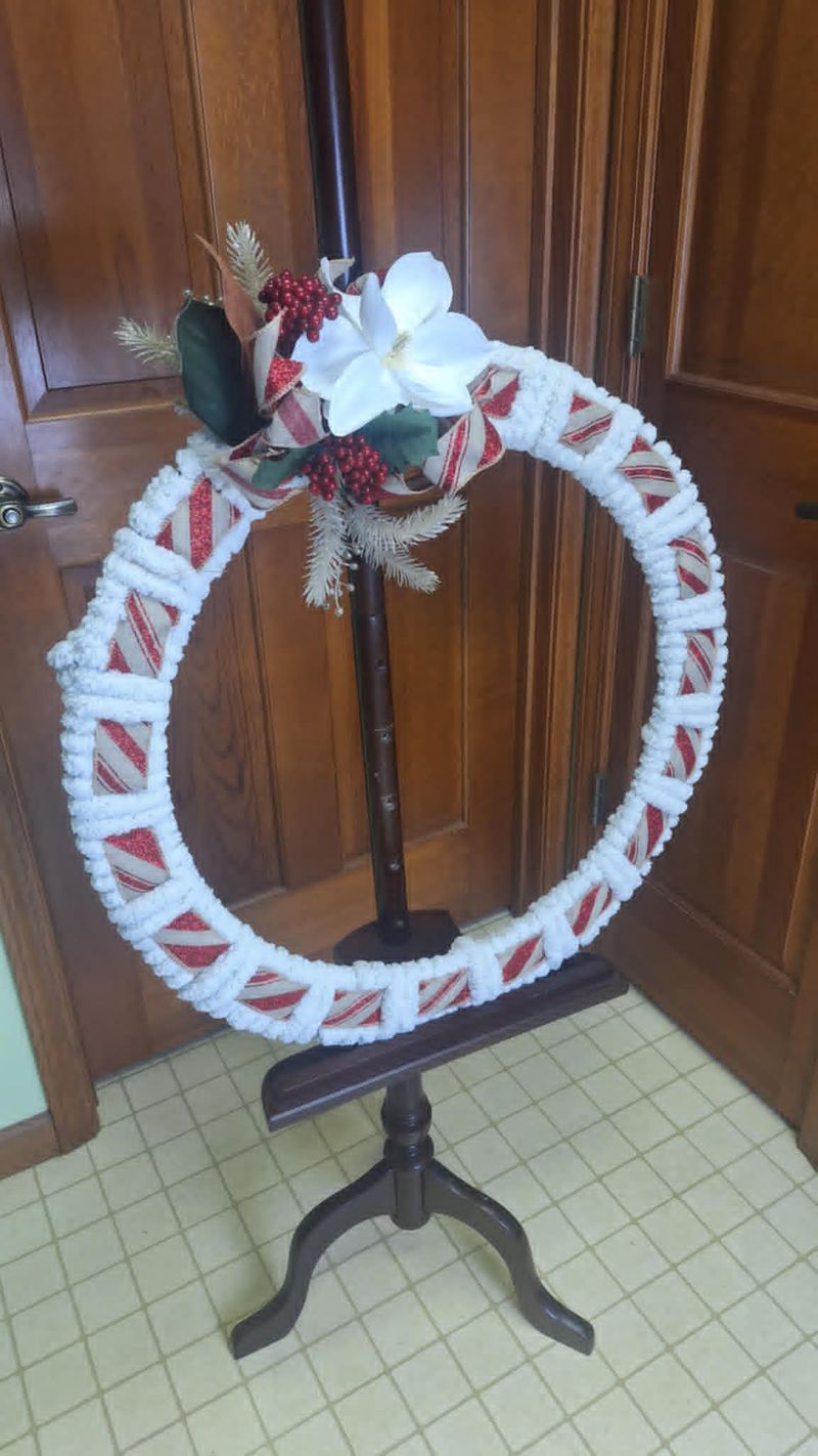 Christmas wreath, 24 inch diameter