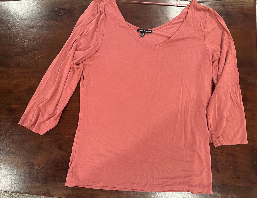 Cable & Gauge Rust V Neck Shirt Women's - XL