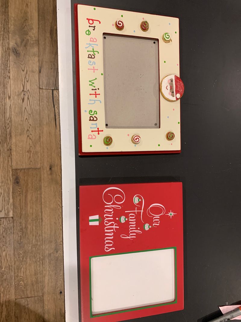 2 Christmas picture frames Two 4 x 6 picture frames