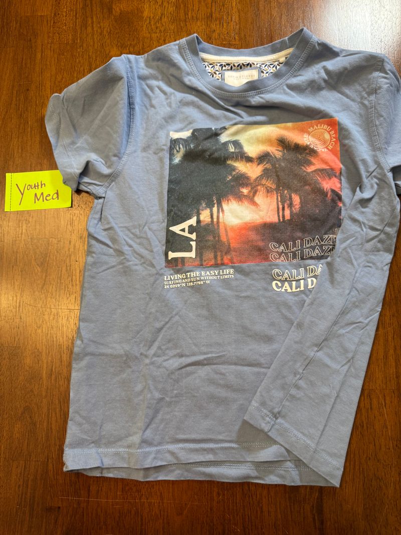 10-12 med, Cali shirt, EUC  10