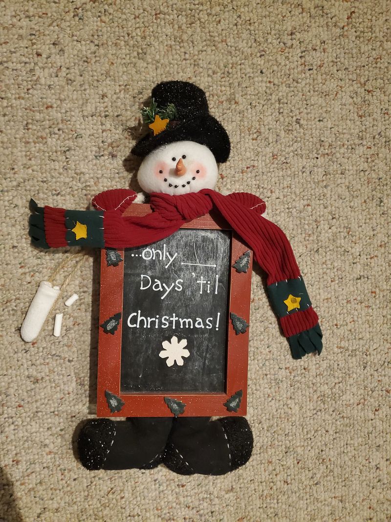 Chalkboard Christmas countdown snowman