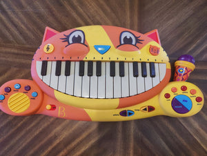 B Cat piano with microphone Educational