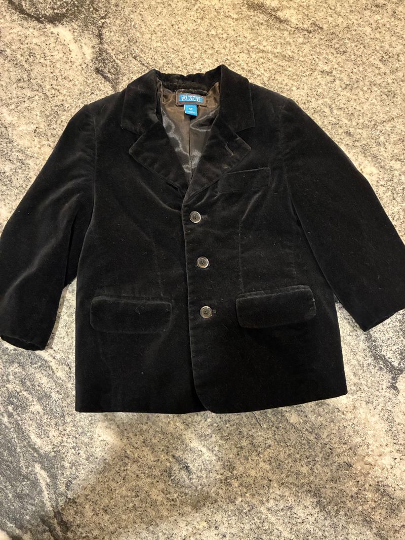 Childrens Place Boys velvet blazer. Great for holidays 4T