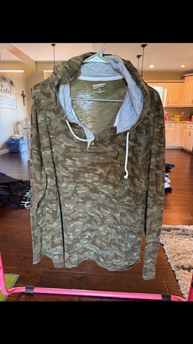 . camo thin hooded shirt Men's - XXL