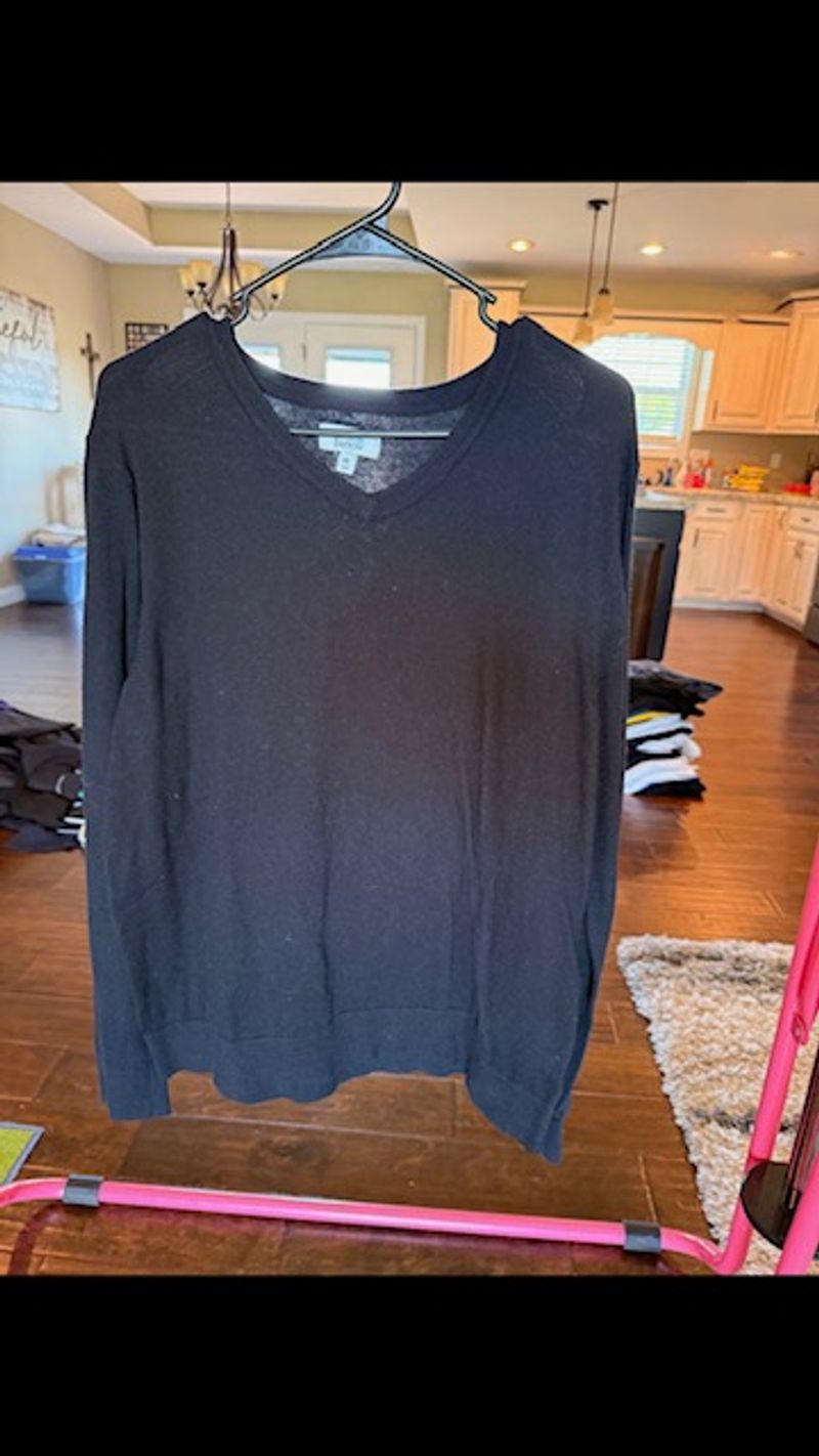 ,. black v-neck sweater Men's - XXL