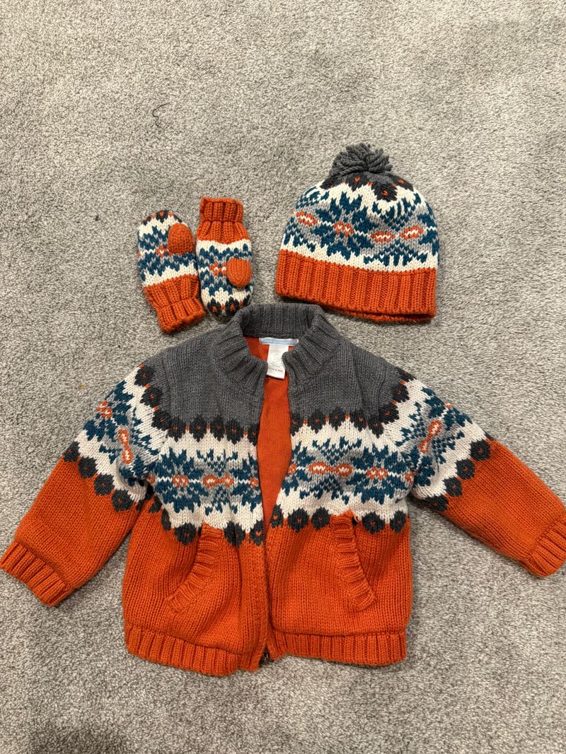Janie & Jack 12-18 months 4 pc set Beautiful sweater, hat, and mittens 12 Months