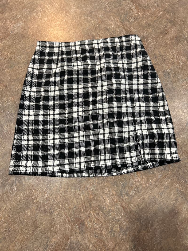 Art Class M 7/8 plaid black and white skirt 7