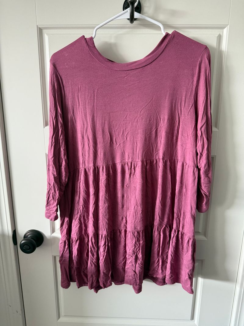 - Mauve spandex ruffle top Women's Large 12-14
