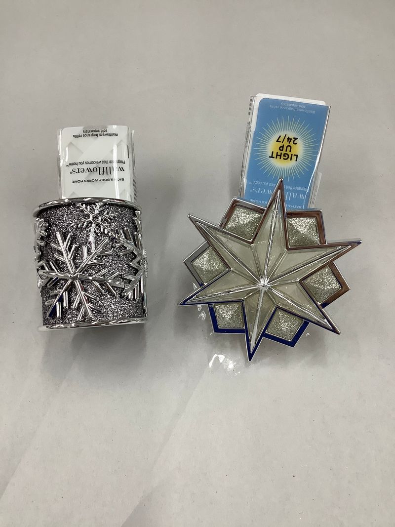 Bath & Body Works - NWT - Christmas 2 pack.  Winter light up wallflowers.