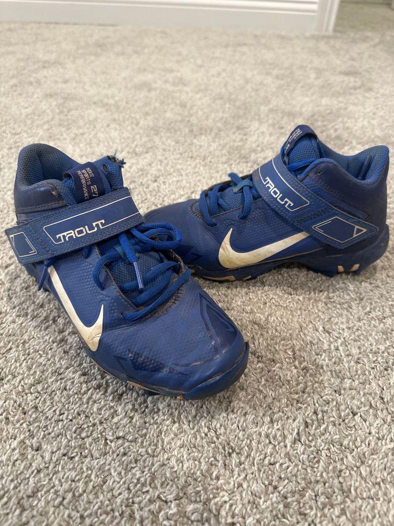 Nike Blue cleats  3 (Big Kid)