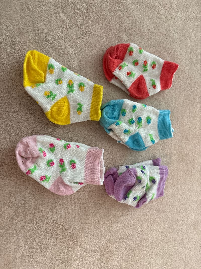 ----- 5 Pairs of Socks Girls