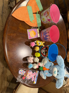 Easter decoration 3 Easter baskets, wind up chicks and bunnies, Easter toys