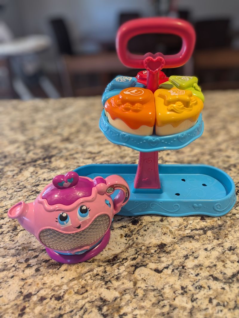 LeapFrog Musical Rainbow Tea Party Toy Learn colors & numbers, lights & music. Missing cups Educational