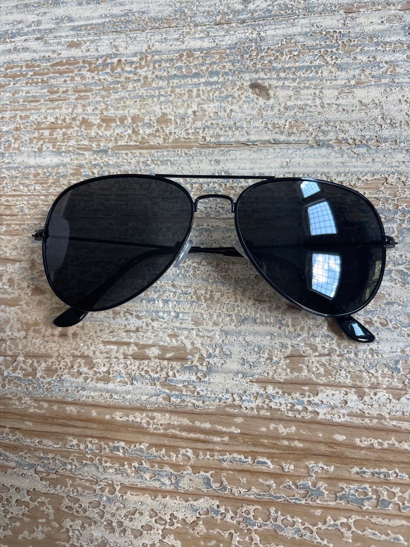 Black lense and rim sunglasses Black lense and rim sunglasses