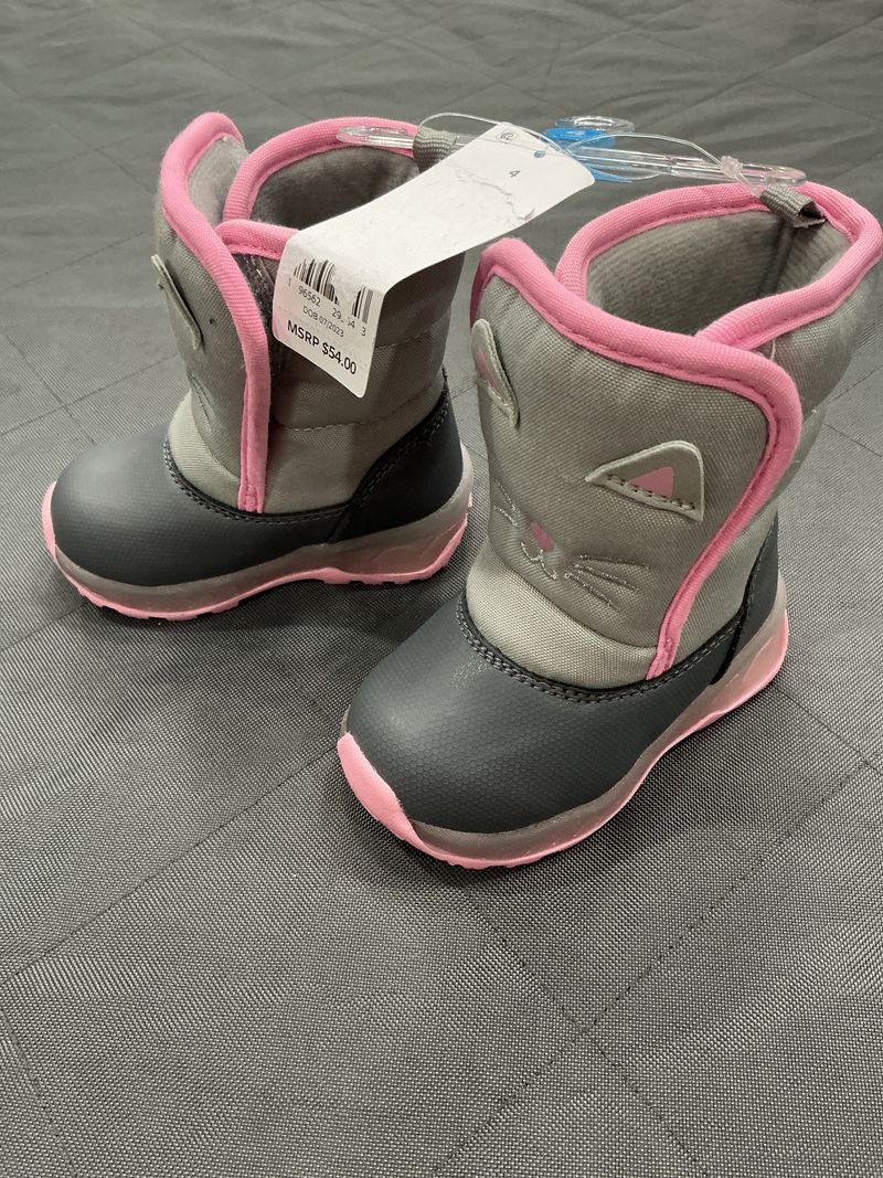 Carters snow boots NWT pink/gray 4 (Toddler)