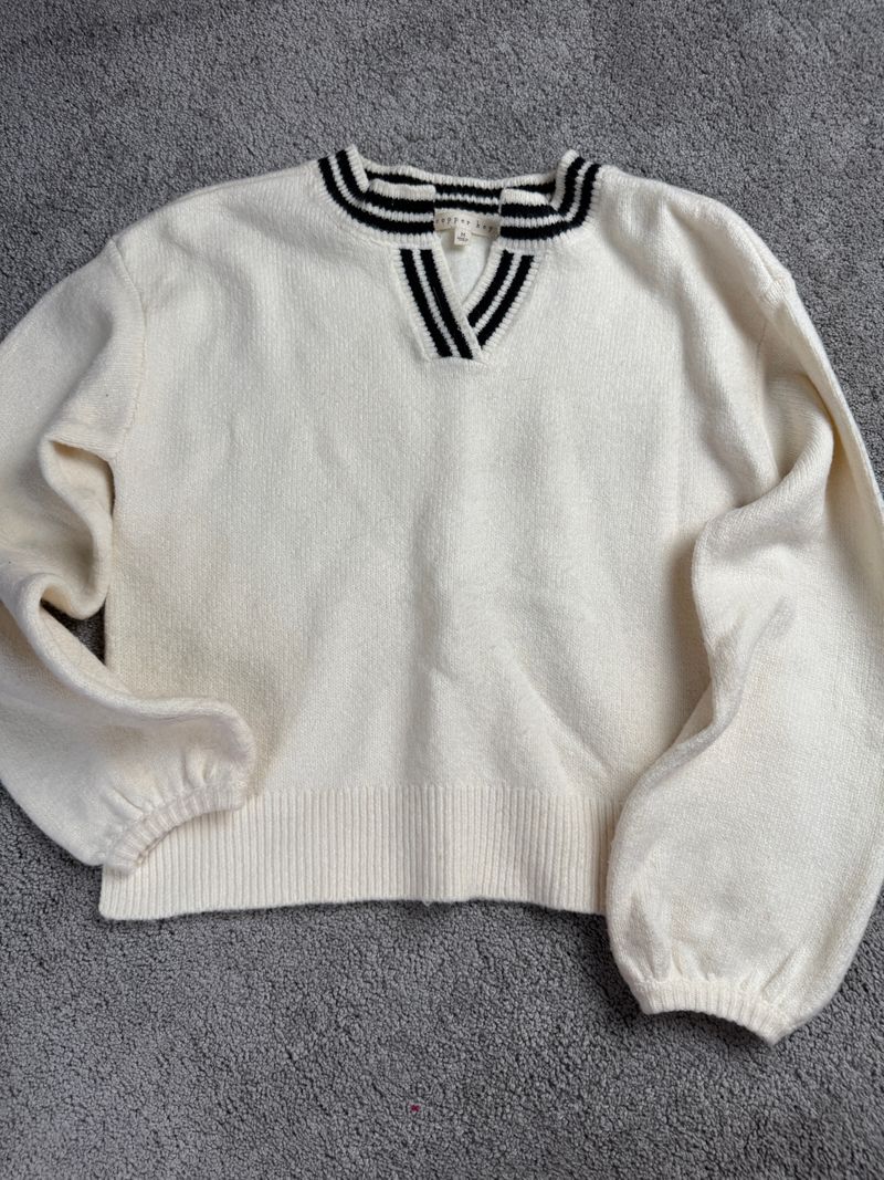 Cooper key White sweater girls 10 12 medium 10