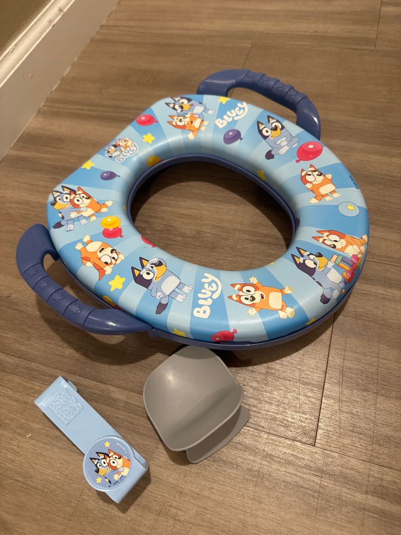 Ginsey home solutions Bluey Potty Seat w/ hook