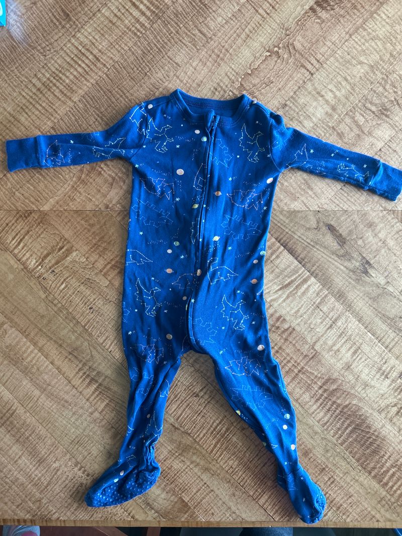 Old Navy footed pajamas, two-way zipper Navy blue, dinosaurs, size 12-18 months 12 Months