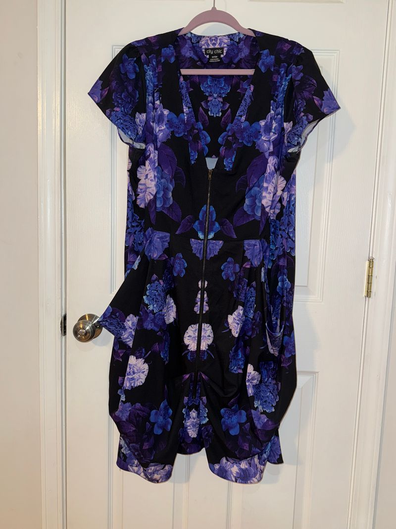 City Chic Zippered floral dress with pockets Women's 18