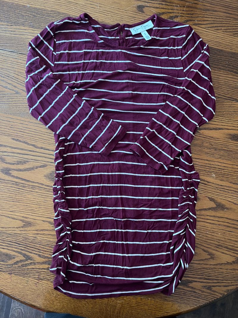 Jessica Simpson fitted tshirt ruching on sides Burgundy stripe 3-4 sleeve Women's Med 8-10