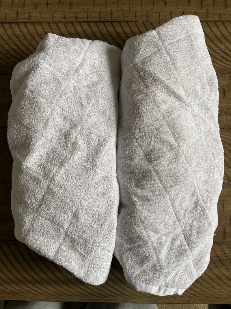 2 Biloban Bassinet Waterproof Liners Bundle of 2 waterproof bassinet liners, elastic fitted. Crib