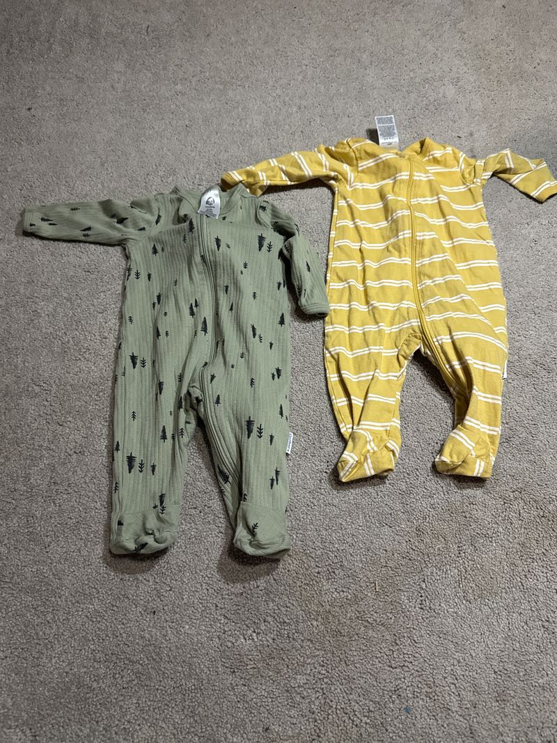 Gerber, 0-3, yellow striped, green with trees Single zip sleeper Newborn