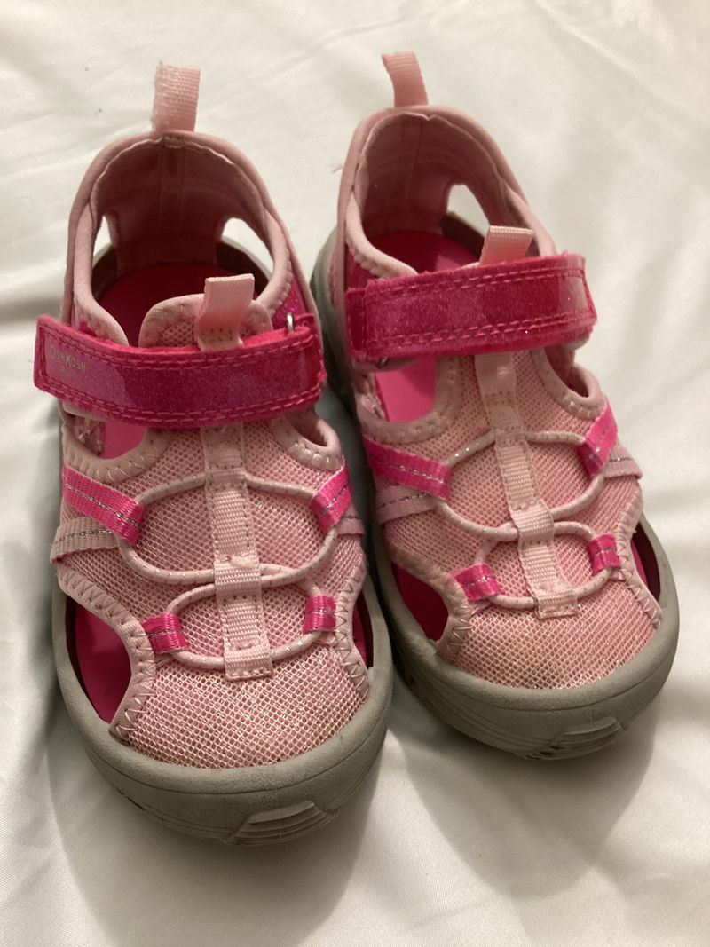 Oshcosh washable sandal tennis shoe Closed shoe/ sandal 10 (Lil' Kid)