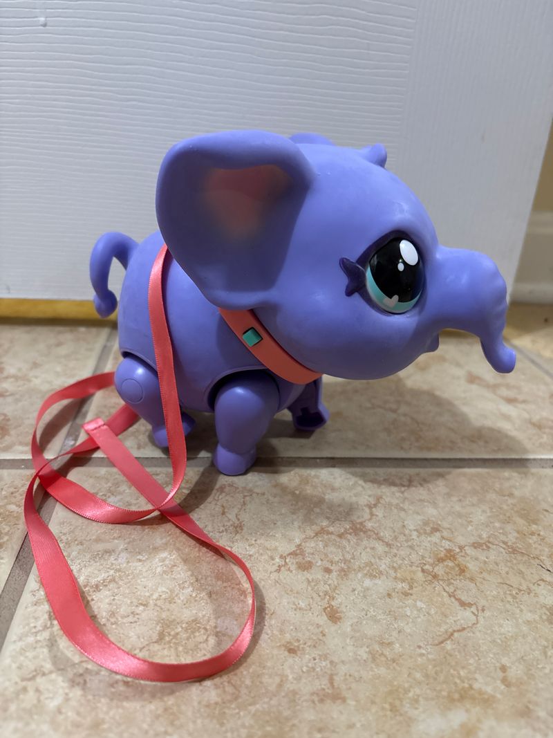 Little live pets walking elephant Tap on rear to walk. Makes sounds and walks