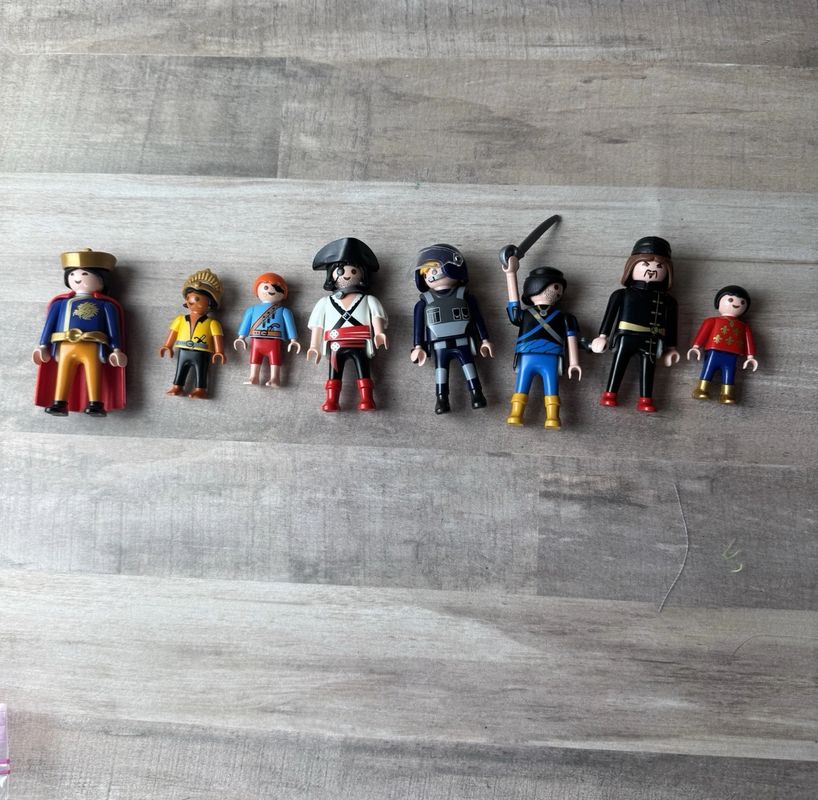Playmobil Vintage 1974 to 90s lot of 8 Figures and Animals