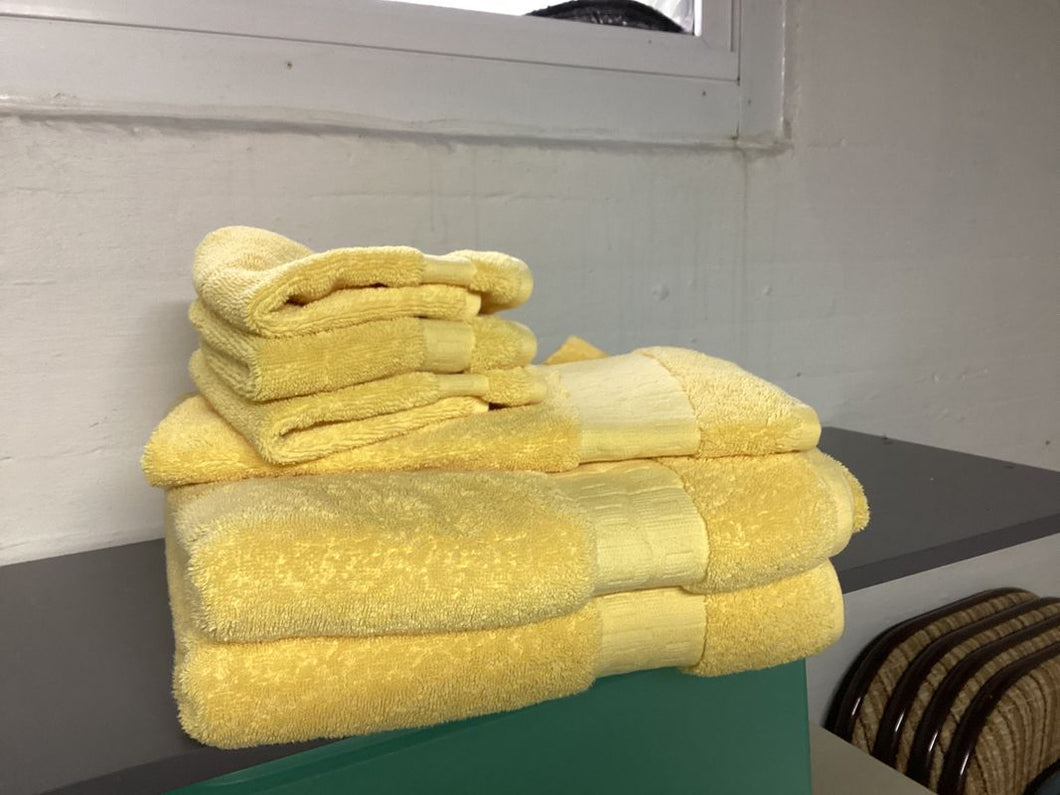 Home by Target Yellow 2 bath towels, 1 hand towel,3 washcloths