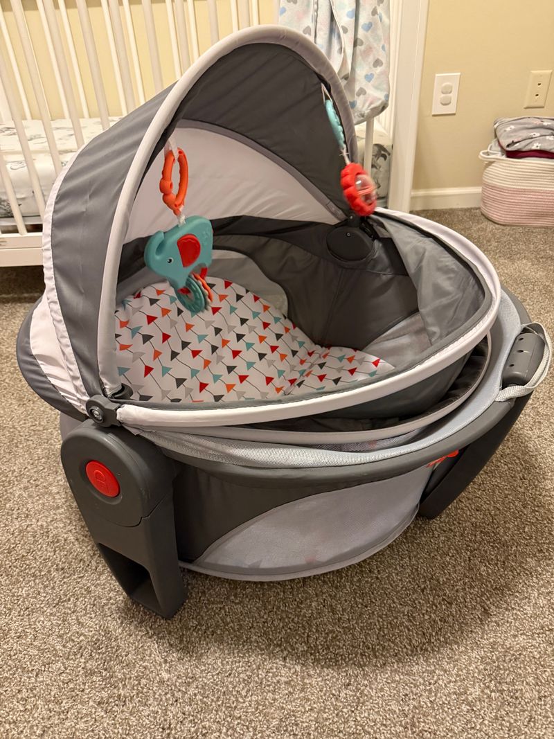 Frisher price Dome Pack-n-Play