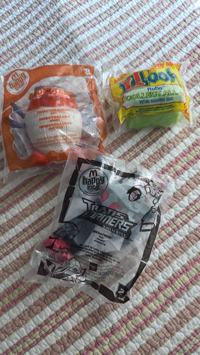 McDonald's 3 nip toys Figures and Animals