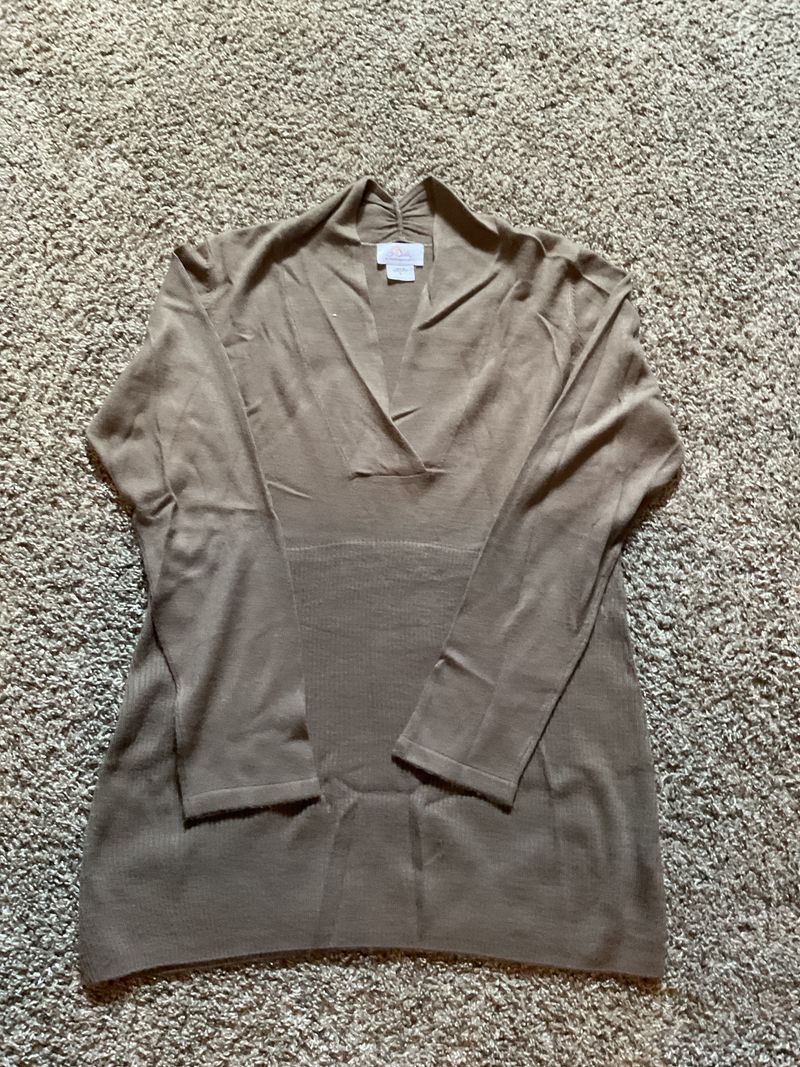 Oh baby motherhood Tan sweater tunic top v neck Women's Large 12-14