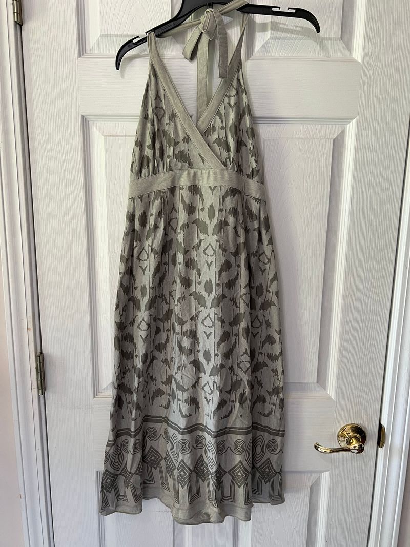 Athleta grey print halter dress Large SMR Cotton lined, ties at neck, also ties at waist in back Women's - L